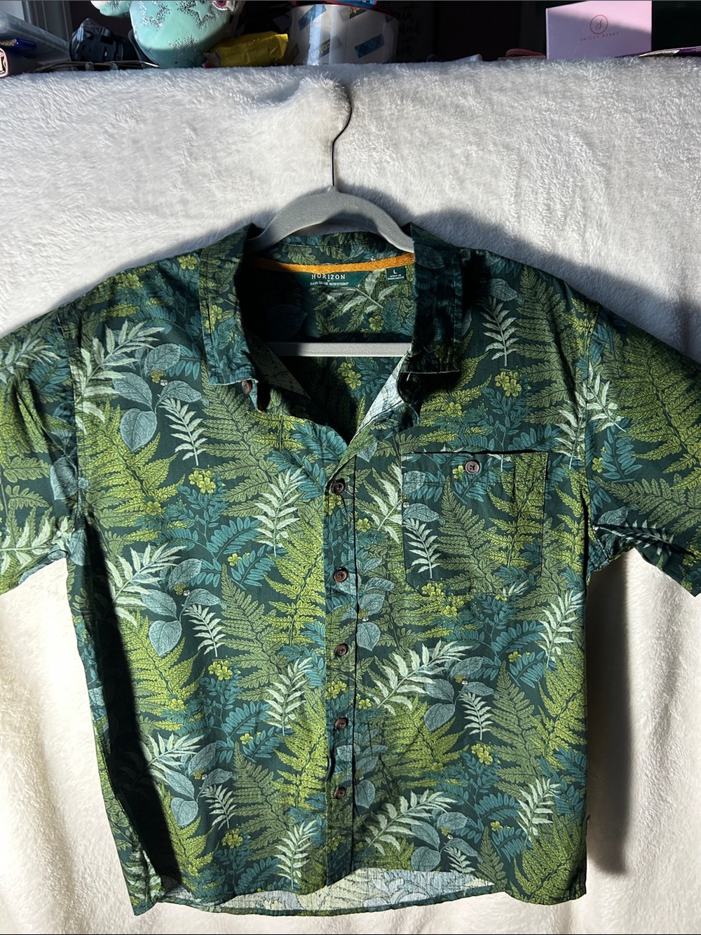 Horizon bass creek outfitters Men’s Green Fern Print Button-Up Shirt Large